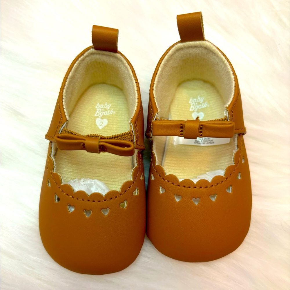 Baby girls brown shoes, size 2